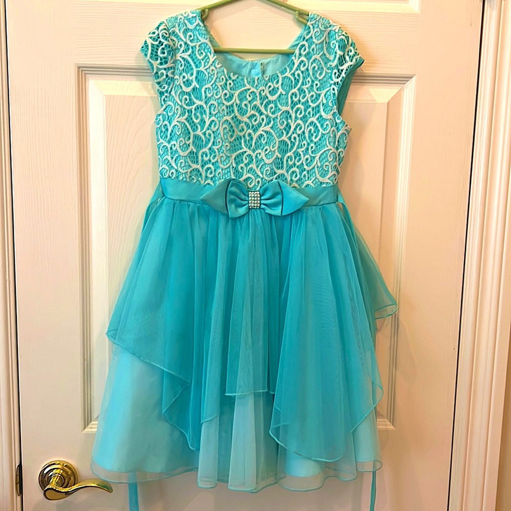 multilayered dress in sky blue. Middle bow Flower girl/special occasion. Size 7